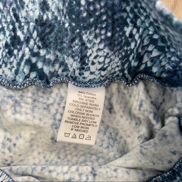 Logo by lori Goldstein snakeskin print leggings - Picture 3 of 3